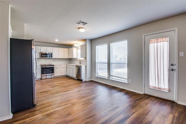 Building Photo - 9907 Queen Anne Cir