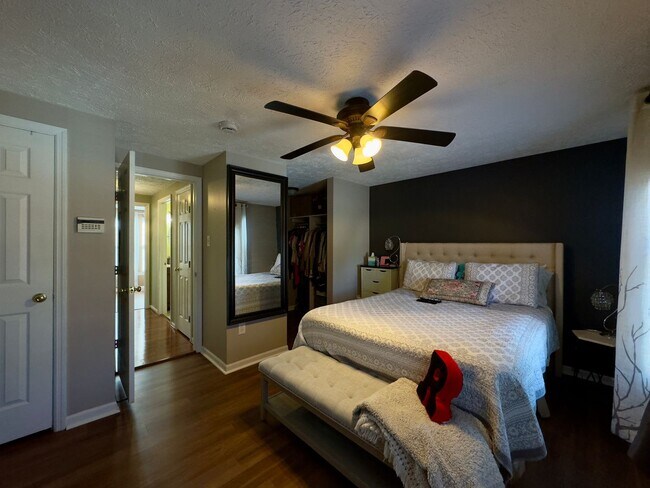Building Photo - Modern 2-Bedroom Townhome with Spacious Ya...