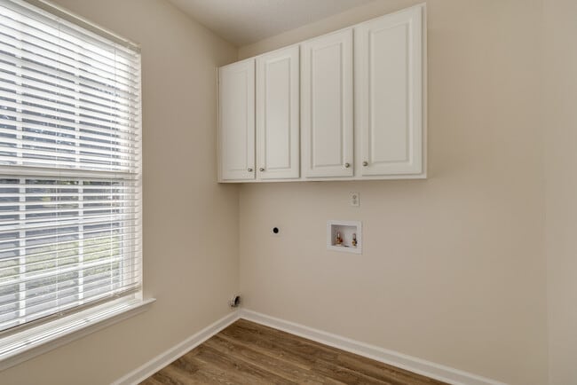 Building Photo - 35 Putters Pl