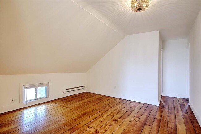 Building Photo - 21 Brewster St