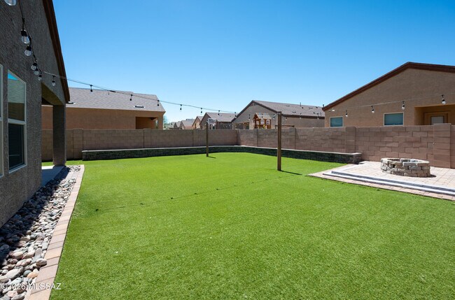 Building Photo - 2580 Calle Palta