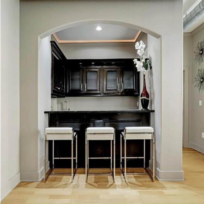 Building Photo - 1901 Post Oak Blvd