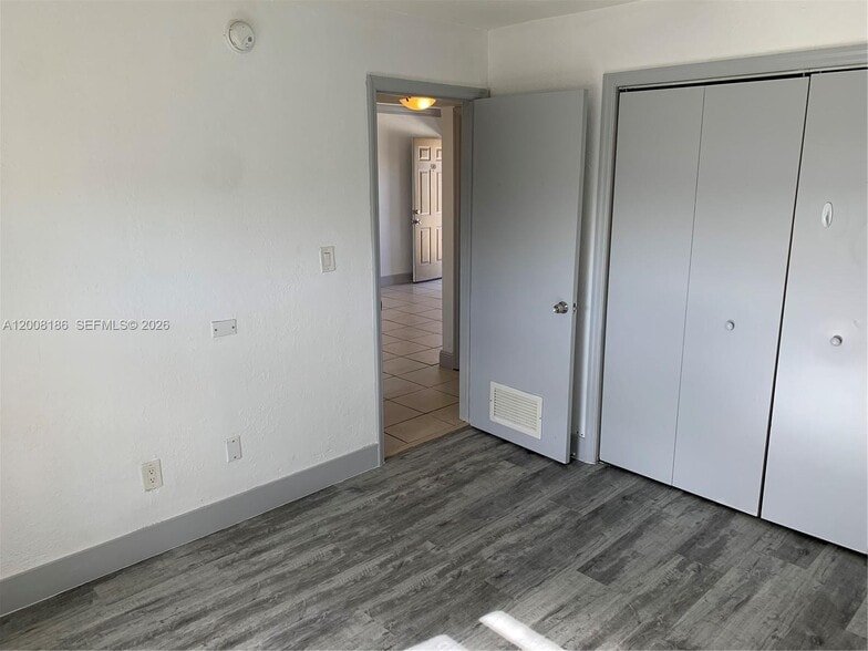 Building Photo - 241 S Royal Poinciana Blvd