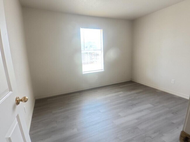 Building Photo - 4908 Topsey Dr