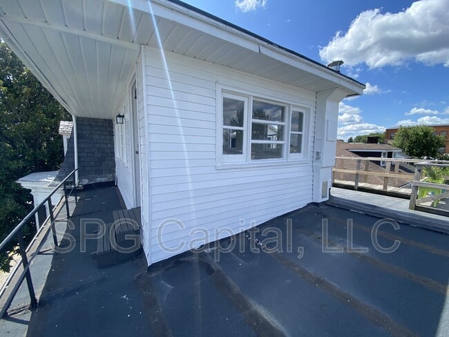 Building Photo - 1201 W Princess St