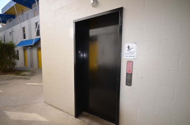 Building Photo - Lofts Oasis #117