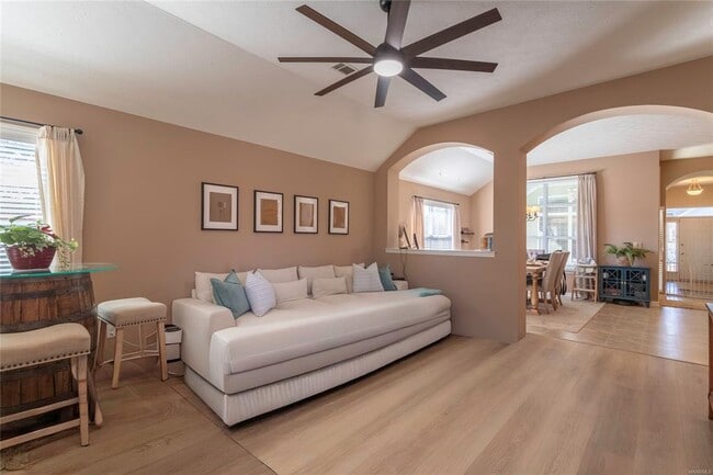 Building Photo - 612 Stoneybrooke Way