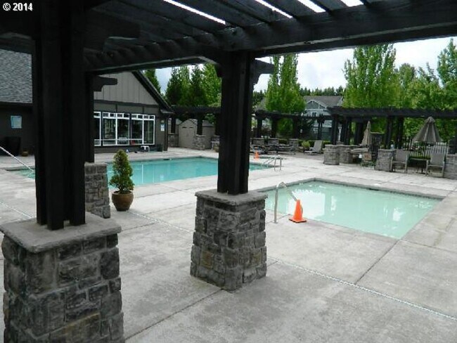 Building Photo - Beautiful 3 bedroom Home with Large Living...