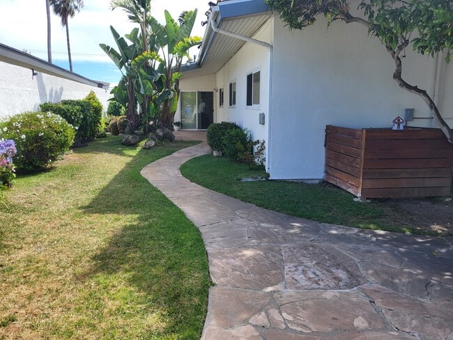 Building Photo - 2206 W Paseo del Mar