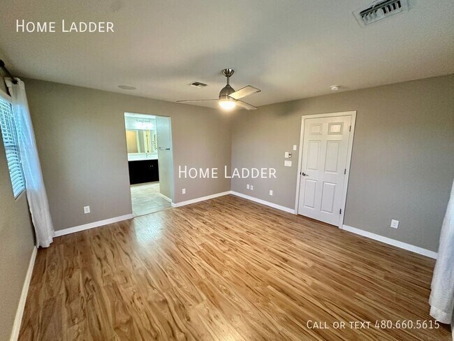 Building Photo - 33343 N Mildred Ln