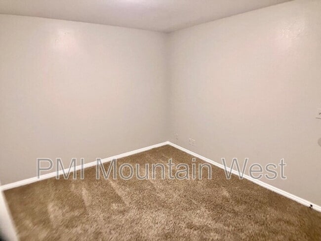 Building Photo - 567 N 200 E