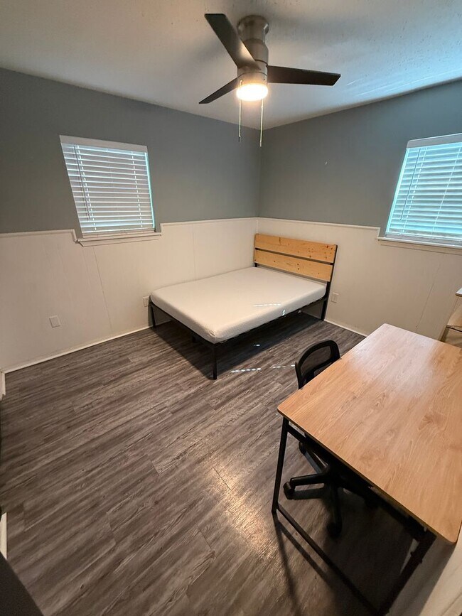 Building Photo - PRE LEASING for fall 2026! 4/2 by LCU!