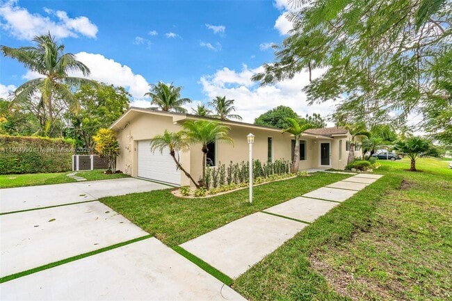 Building Photo - 17505 SW 91st Ave