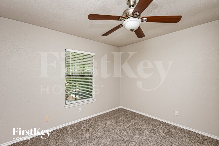 Building Photo - 2805 Galemeadow Dr