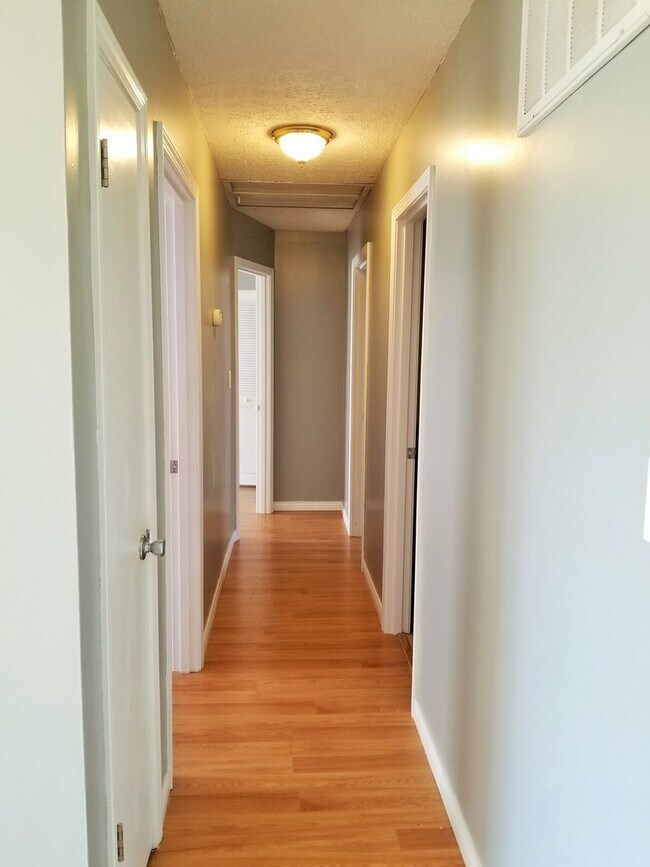 Building Photo - YOU CAN STOP YOUR SEARCH! BRAND NEW Jeffer...