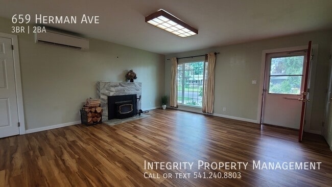 Building Photo - 659 Herman Ave