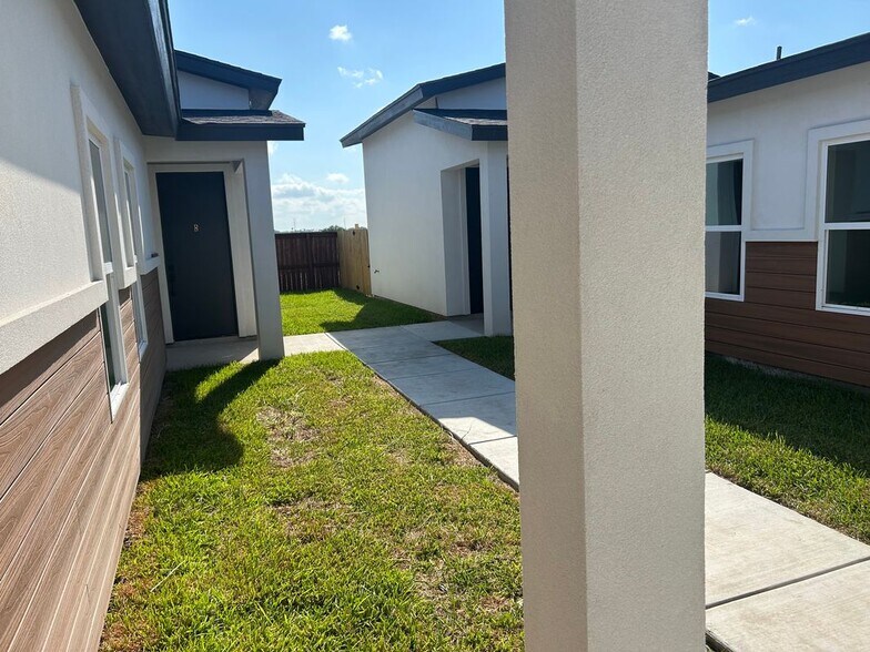 Building Photo - 3536 Hidalgo Cir