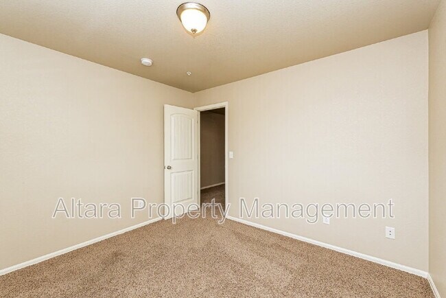 Building Photo - 4933 Pearl Kite View