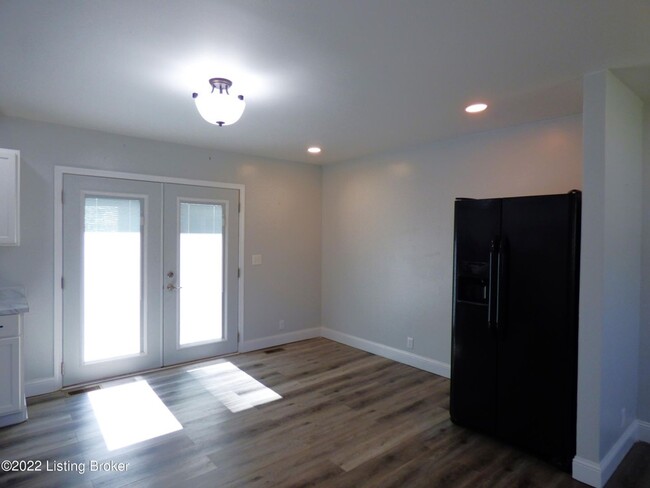 Building Photo - Welcome Home to this Charming, Renovated A...