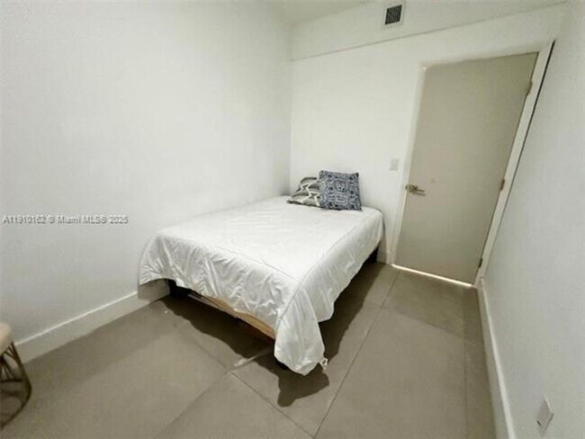 Building Photo - 488 NE 18th St