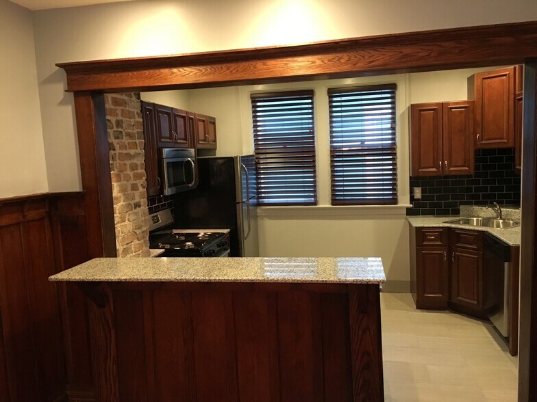 Primary Photo - 76 Cottage St