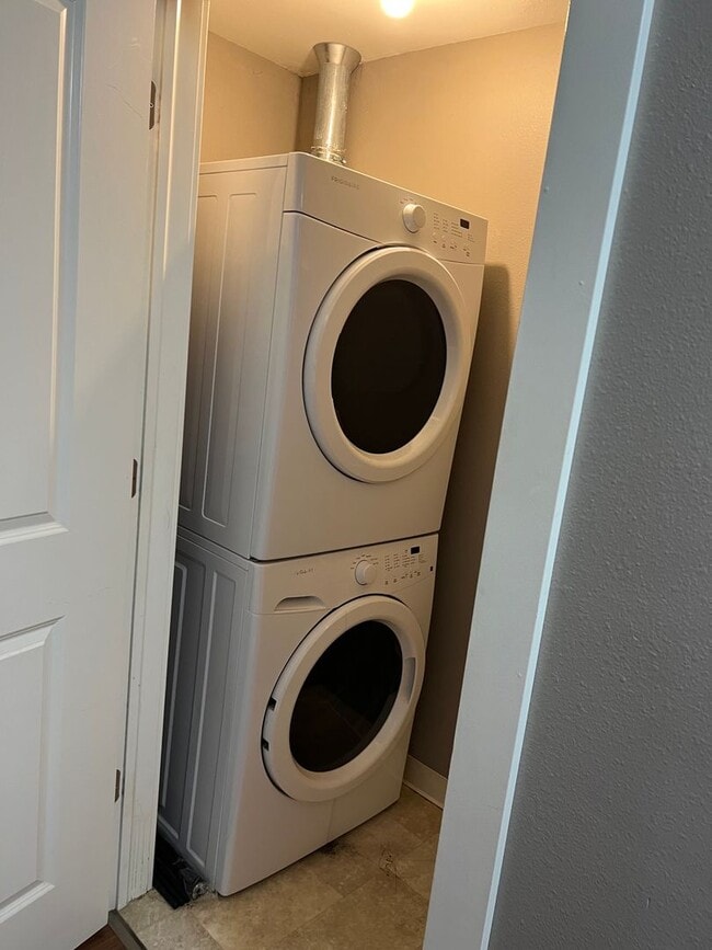 Building Photo - Wells