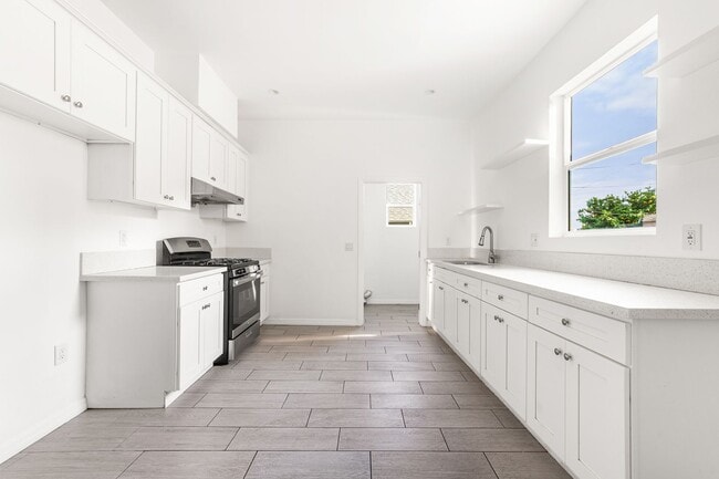 Building Photo - 1510 E Cesar E Chavez Ave