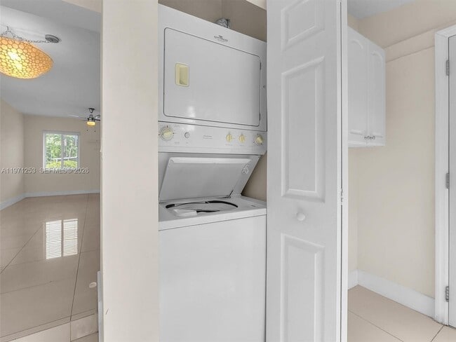 Building Photo - 6510 SW 63rd Ct