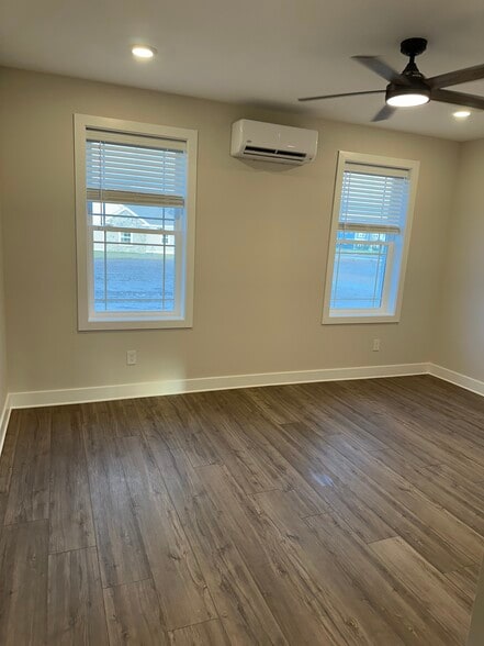 Building Photo - 252 Liam Ln