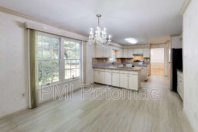 Building Photo - 14672 Brougham Way