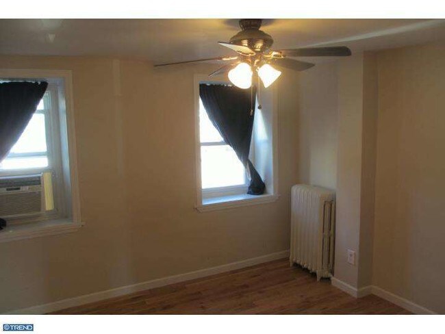 Building Photo - 373 Martin St