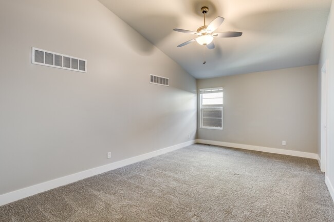 Building Photo - 8802 W Haylee St