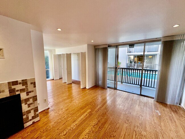 Building Photo - 1134 Alta Loma Rd