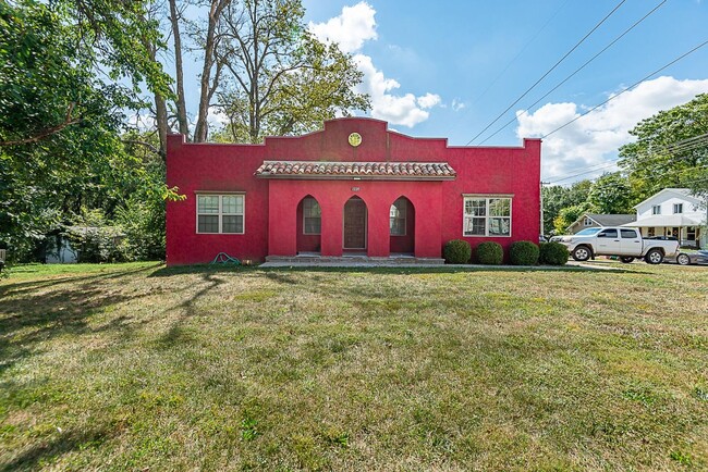 Building Photo - STUDENTS WELCOME!! 4 BEDROOM 4 BATH HOME!!!