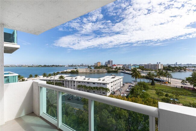 Building Photo - 7900 Harbor Island Dr