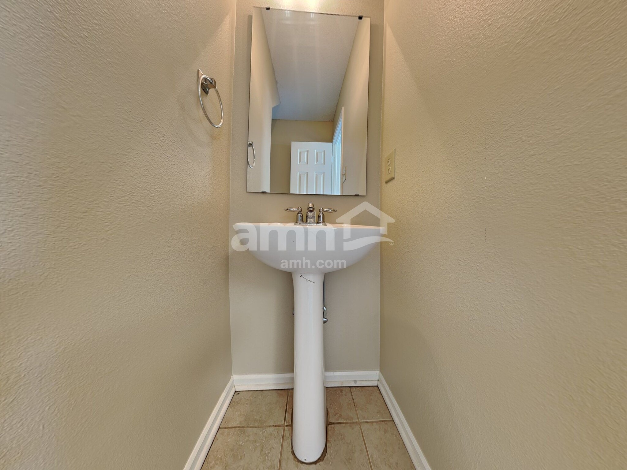 Building Photo - 870 Streamside Dr