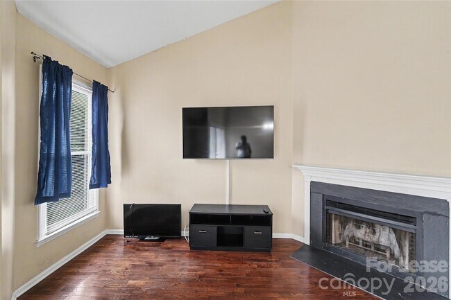 Building Photo - 244 S Cedar St