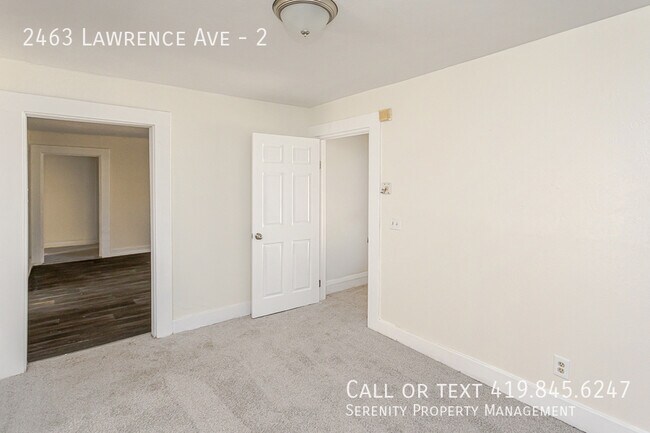 Building Photo - 2463 Lawrence Ave