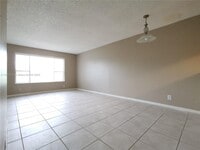 Building Photo - 10179 Twin Lakes Dr