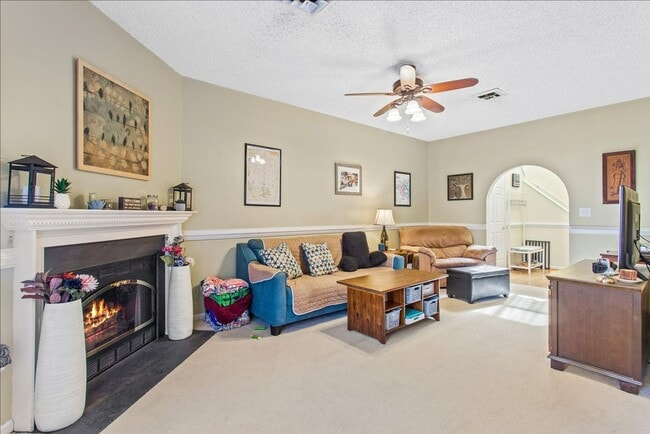 Building Photo - ATTRACTIVE AND BRIGHT LUXURY TOWNHOME IN W...