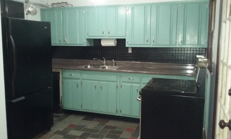 Kitchen with electric range, dishwasher, microwave and large refrigerator. - 174 Ridgeland Ave
