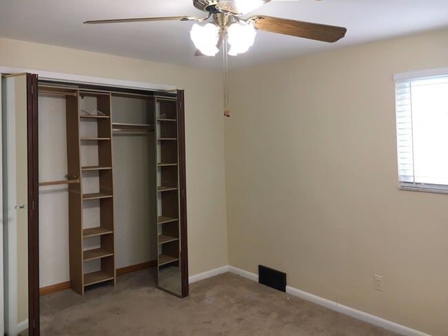 Building Photo - Charming 3-Bedroom Pittsburgh Home with Fireplace, Balcony & Garage Parking