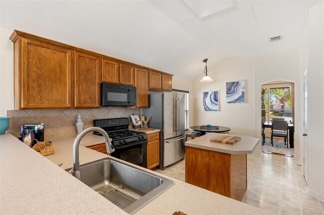 Building Photo - 221 Stone Crest Blvd