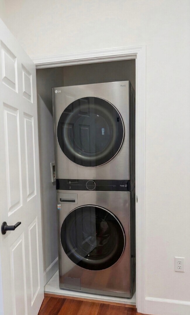 Building Photo - 201 Sansome St