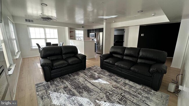 Building Photo - 13900 Farnsworth Ln