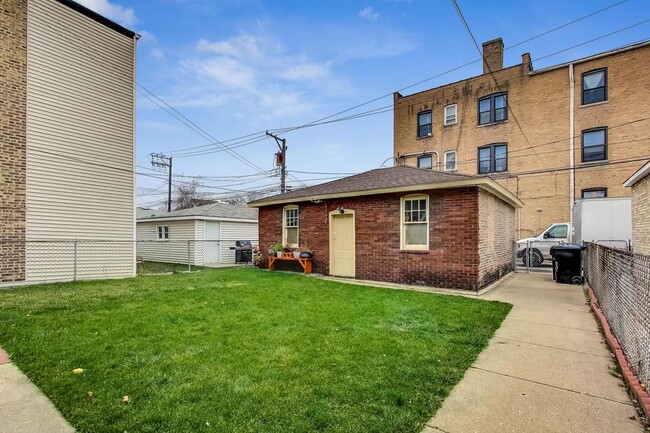 Building Photo - 5151 W Agatite Ave