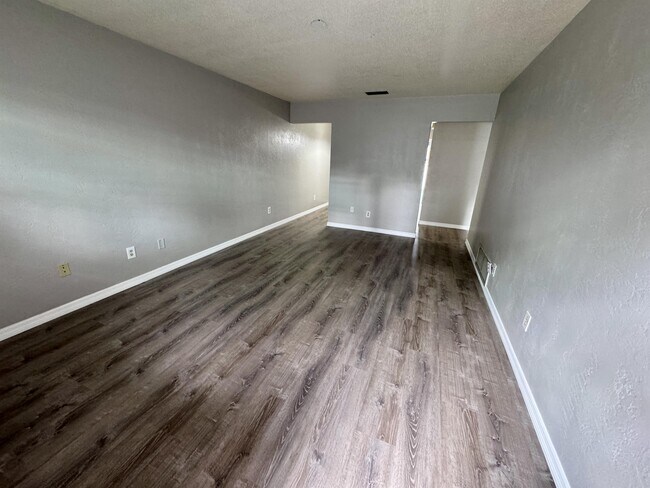 Building Photo - 2241 Granada Dr