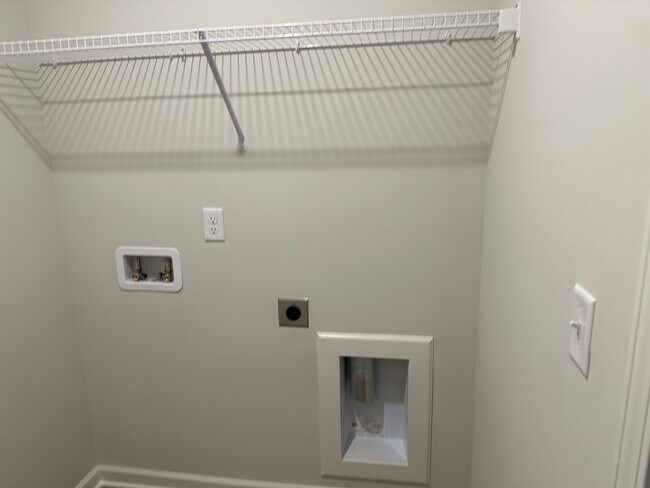 Building Photo - 2252 Robert Gwynne Dr