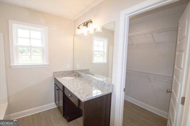 Building Photo - 122 Enclave Ct