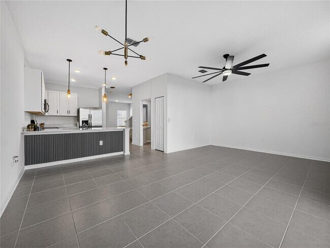 Building Photo - 2735 Skyline Lp